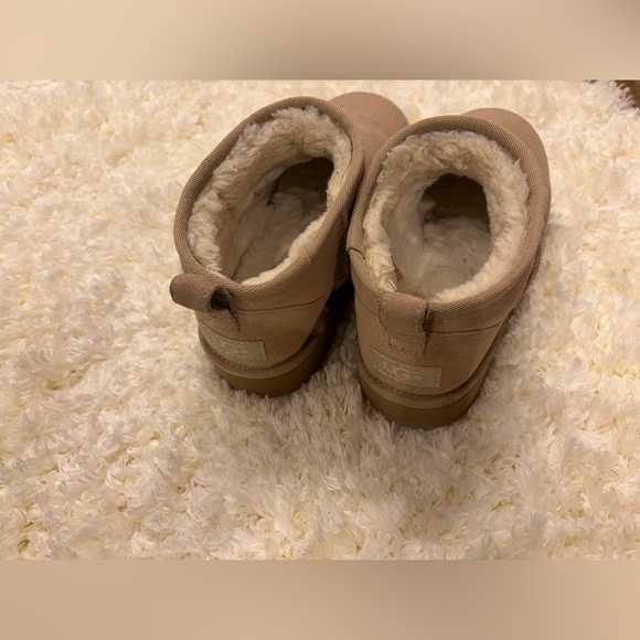 UGG® Classic Ultra Mini Platform Boot Big Kid 5- Sand - Picture 3 of 10